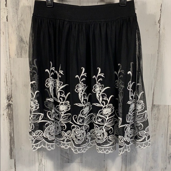 ALFANI Dresses & Skirts - ALFANI SKIRT HOST PICK BEAUTIFULLY/EMBROIDERED